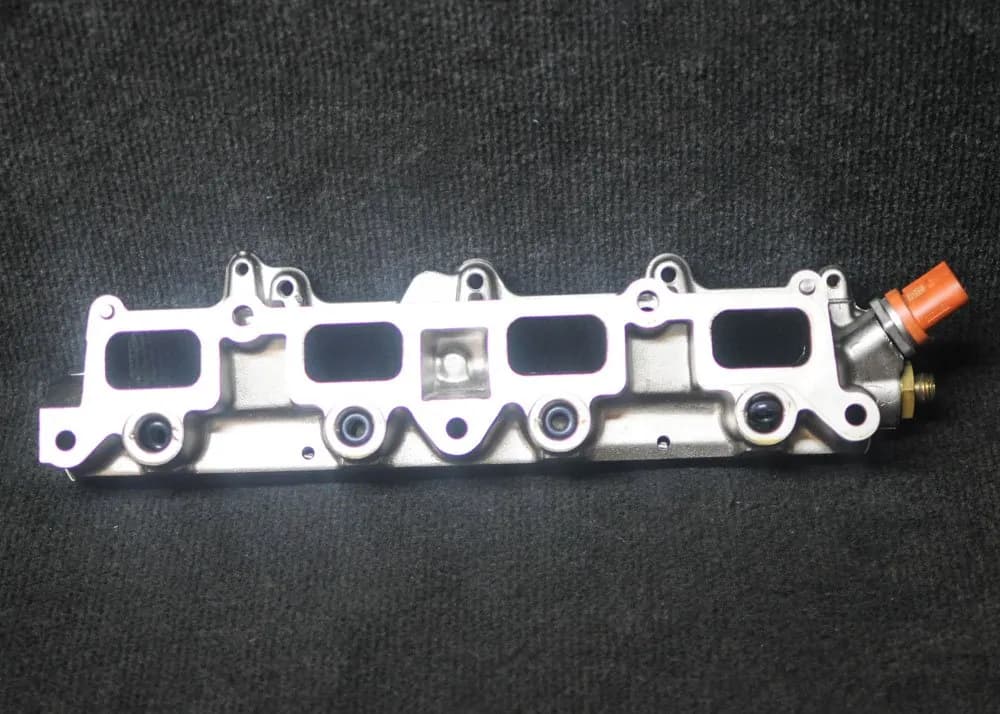 Volkswagen Tiguan Fuel Rail With Sensor 5N 06J906051D 1.4 Petrol 110kw 2011