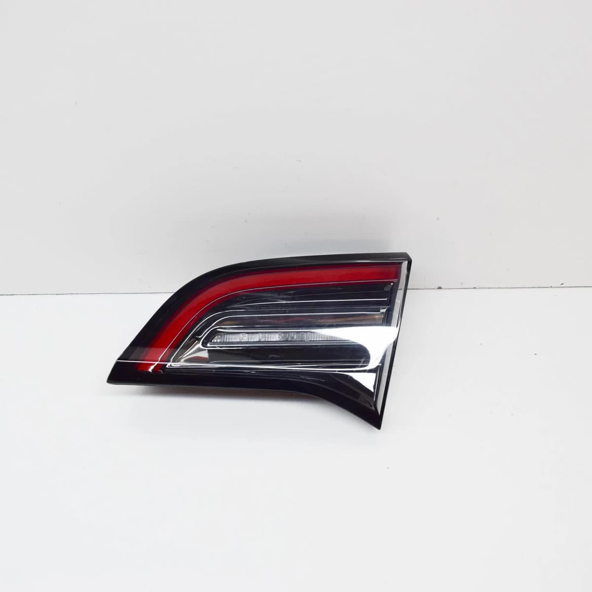 TESLA MODEL Y Right Side Tailgate Taillight 1502089-00-B LHD 2021