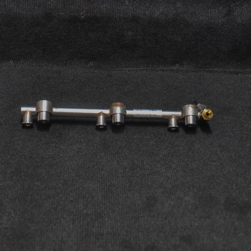 Volkswagen Passat 06J906051C 03H133317P Fuel Rail With Sensor 3.6 Petrol 2014 B7