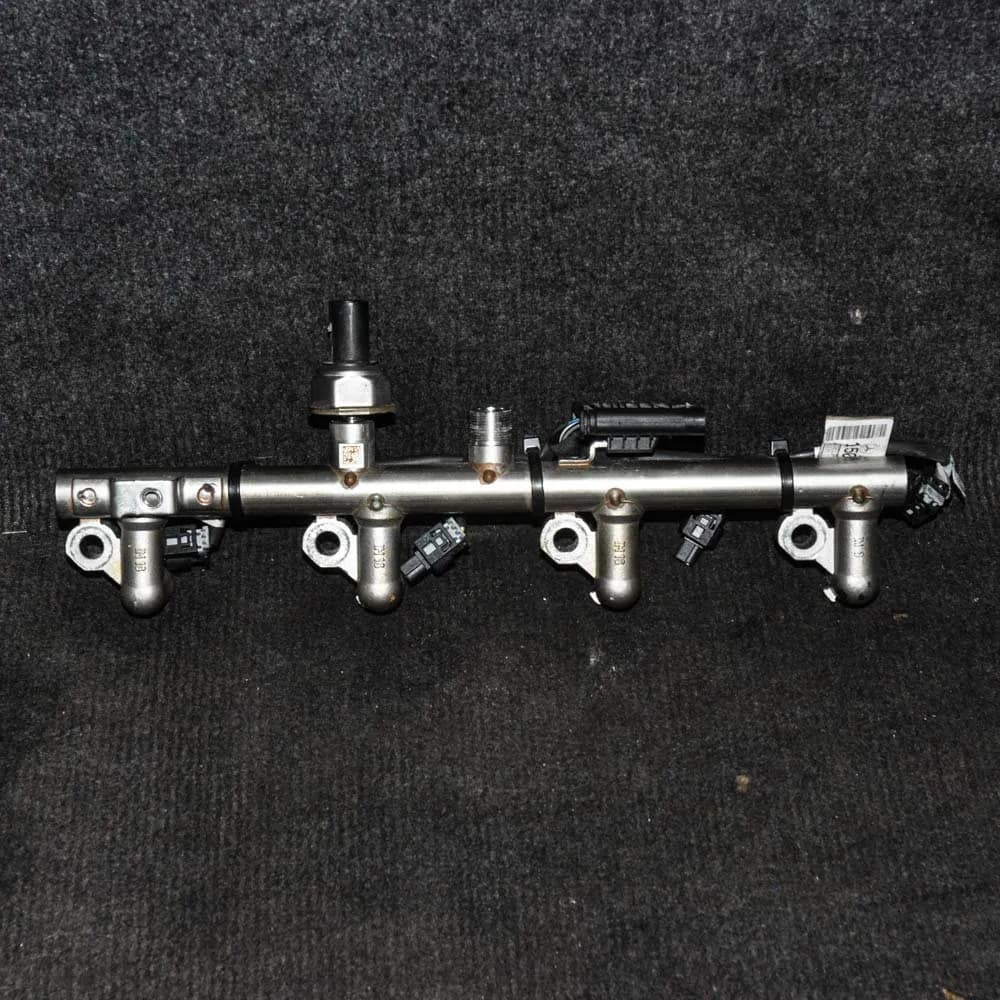 MERCEDES-BENZ W204 C180 Fuel Rail A2710705495 1.8 Petrol 115kw 2010