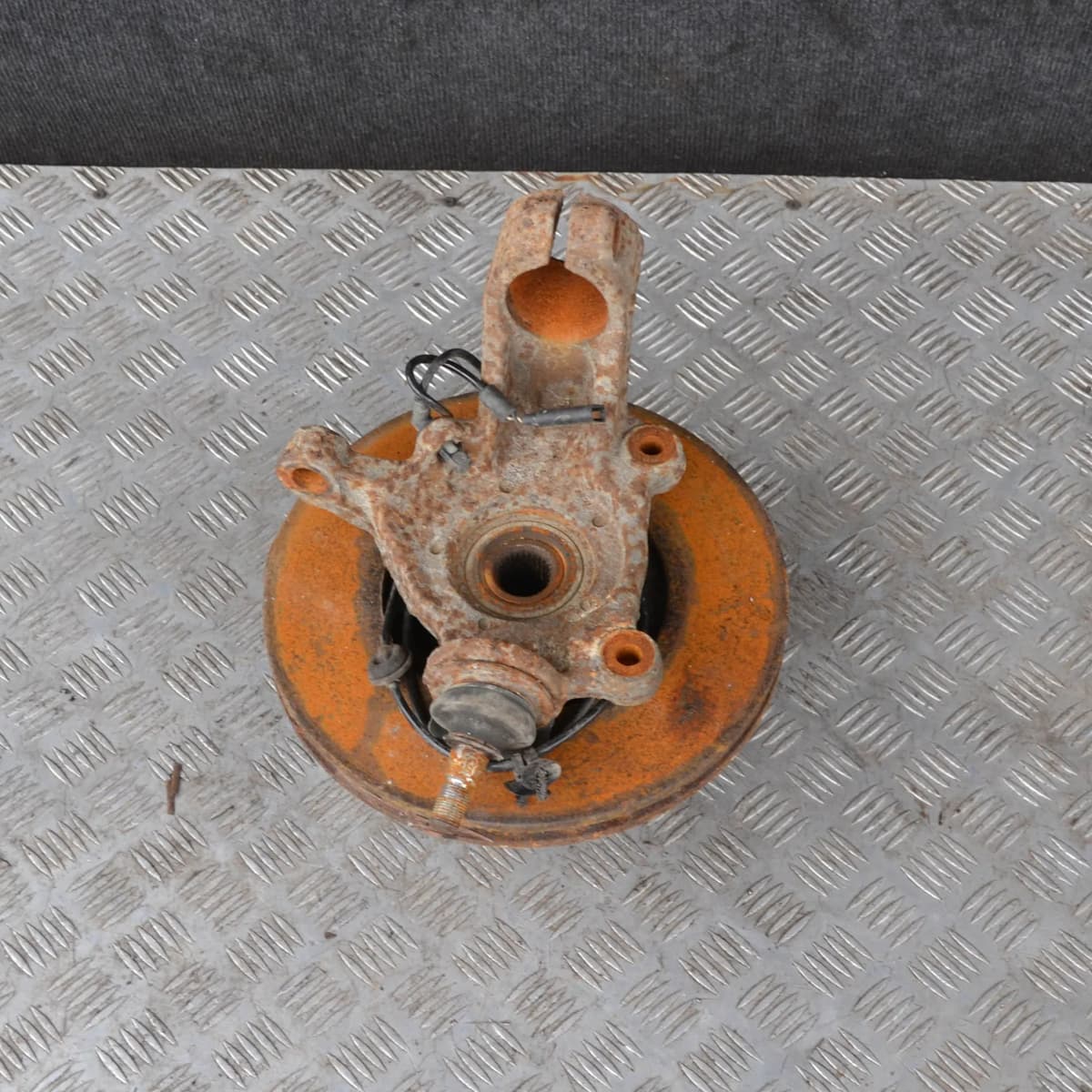FORD TRANSIT MK3 Front Left Hub Spindle With Bracke Disc 2011 2.2 TDCi 103KW
