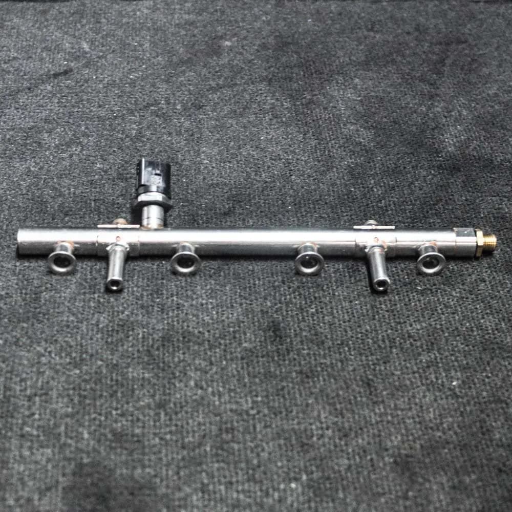 AUDI TT MK3 8S 2.0 TFSI Fuel Rail With Pressure Sensor 06K133317G 2014