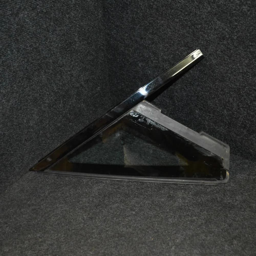 BMW i8 I12 hybrid Front Left Window Triangle 7313015 1.50 Hybrid 170kw 2015