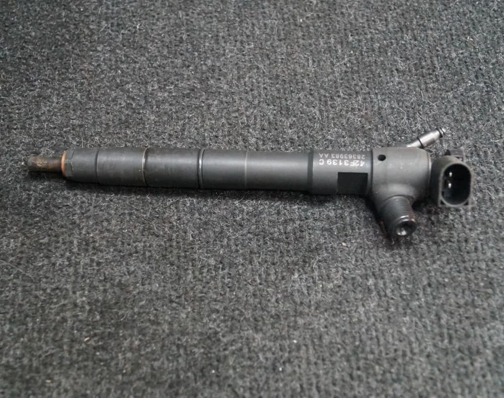 Audi A4 B8 Fuel Injector 04B277J 28363983AA 2.0 Diesel 2013