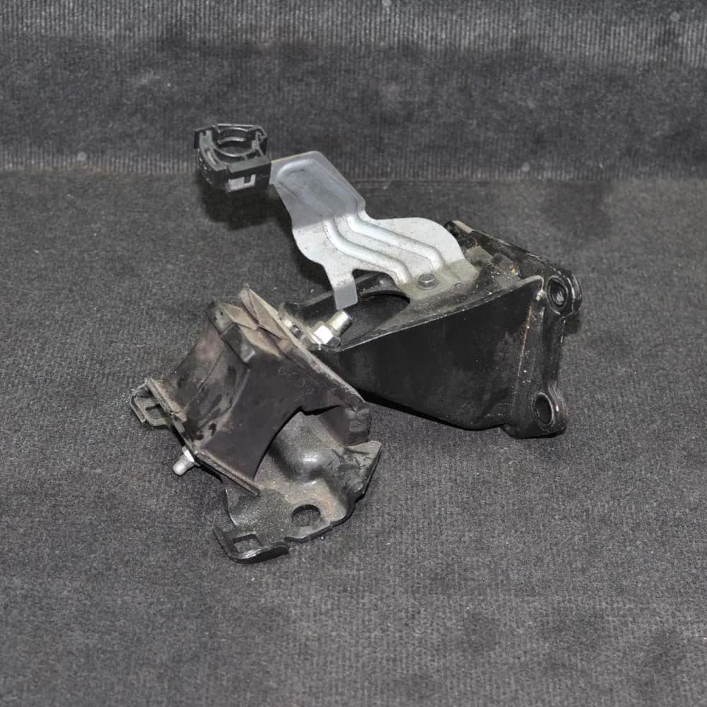 NISSAN Navara 2.5 Diesel Engine Mount Right Side D23 2014