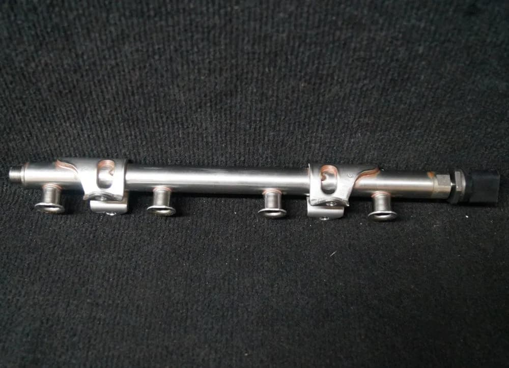 AUDI A1 8X Fuel Rail 06J906051F 04E133320D 1.4 Petrol 92kw 2015