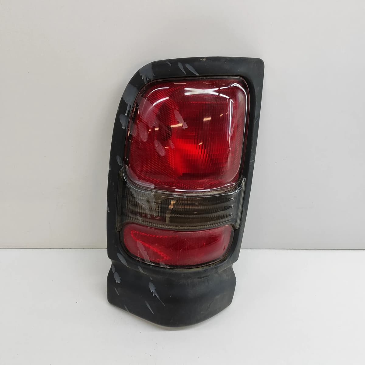 DODGE RAM 2500 Rear Left Taillight 55055221 5.9 Diesel 21867925