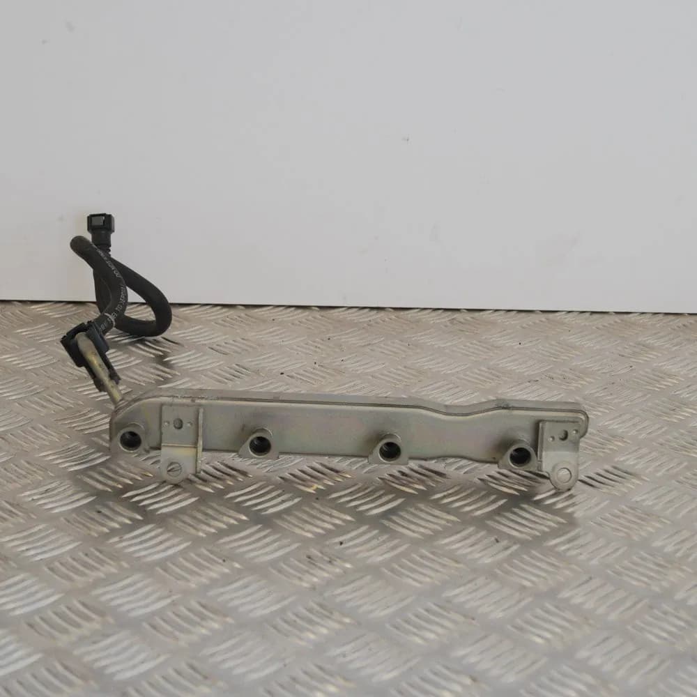 Toyota Verso S Fuel Rail 11B14 MK1 1.3 Petrol 73KW