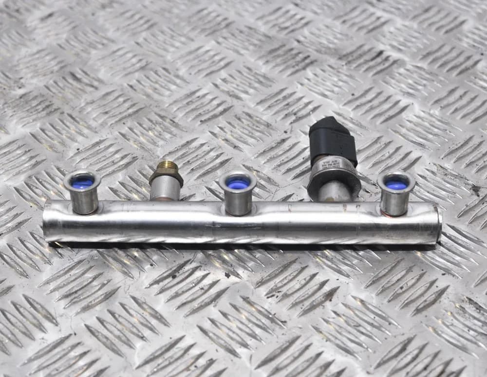 AUDI A5 8F7 Fuel Rail With Sensor 06E130089D 3.0 Petrol 245Kw 2012