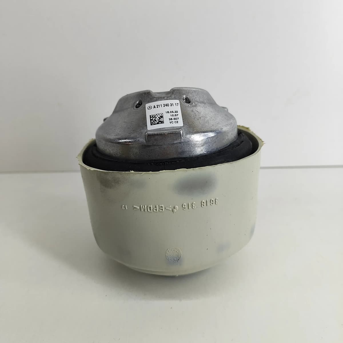 MERCEDES-BENZ E W211 Left Side Engine Mount A2112403117