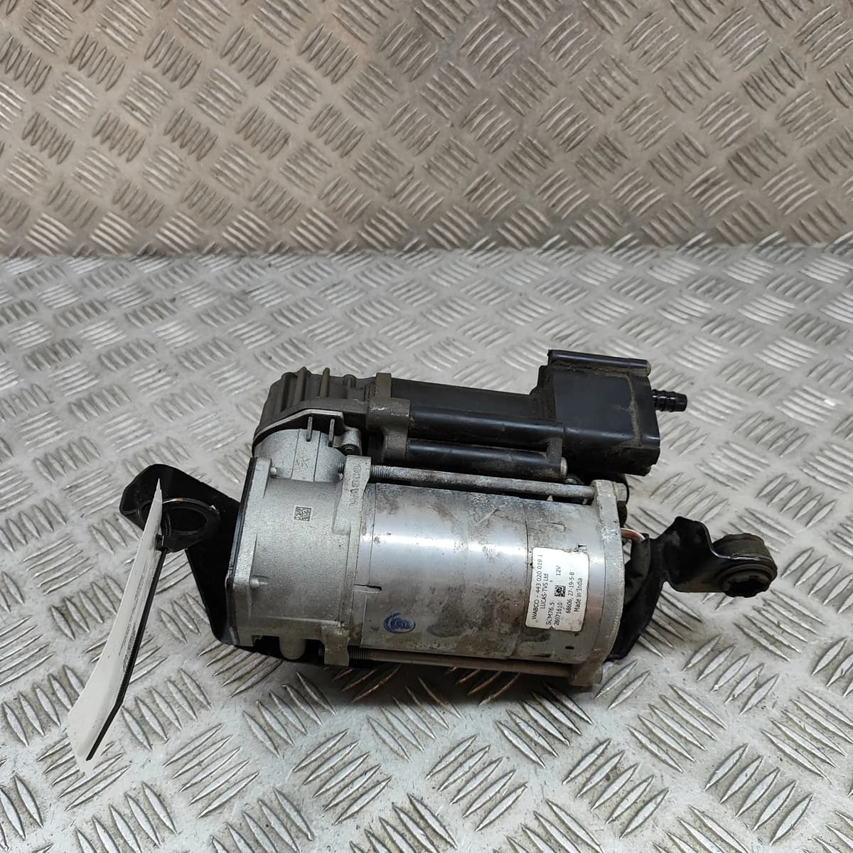 MERCEDES-BENZ C T-Model S205 2019 Air Suspension Compressor A2053200104
