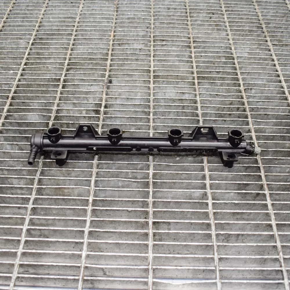 SEAT IBIZA Fuel Rail 6L 1.4 Petrol 63lw BXW 036133319BT 036133320 2007