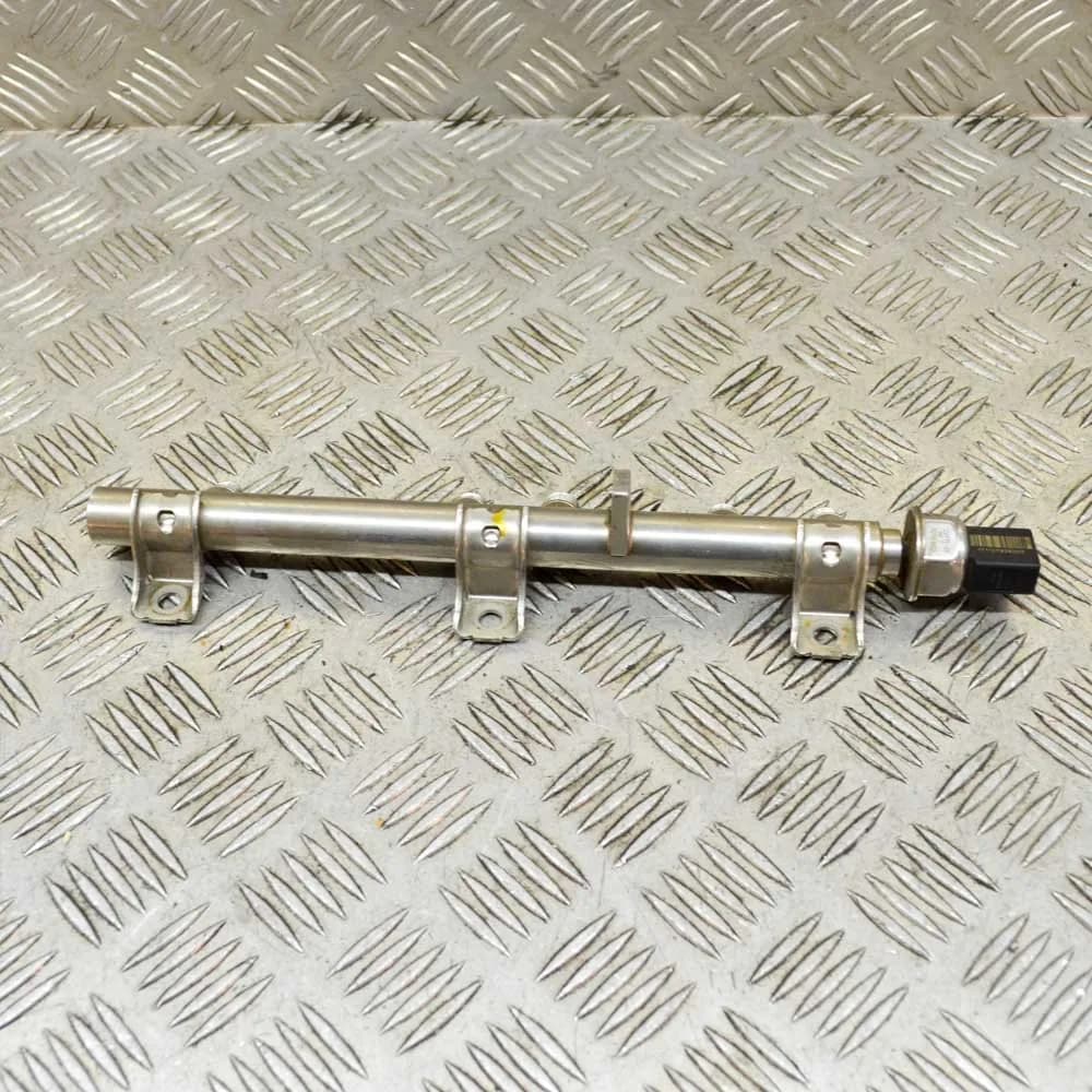 BMW 3 Touring E91 320i Fuel Rail W/ Sensor 7537319 55PP11-01 7562474 115kw 2010