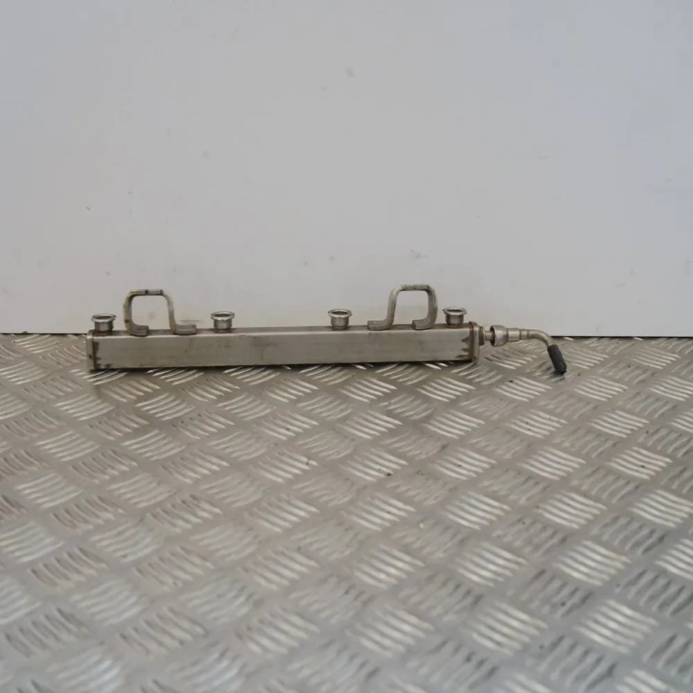 Daewoo Lacetti Fuel Rail 4M5G-9D280-DB MK1 1.8 Petrol 90 KW