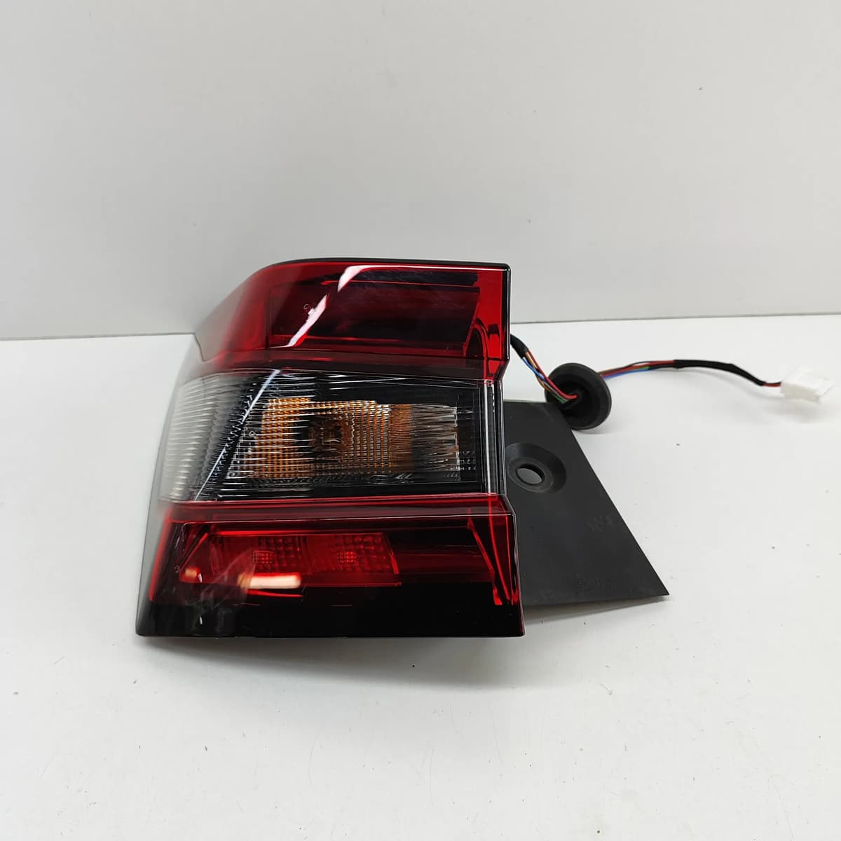 NISSAN JUKE F16 Rear Left Tail Light 26555-6PA1A 1.0i 86kw 2021 RHD 23699362