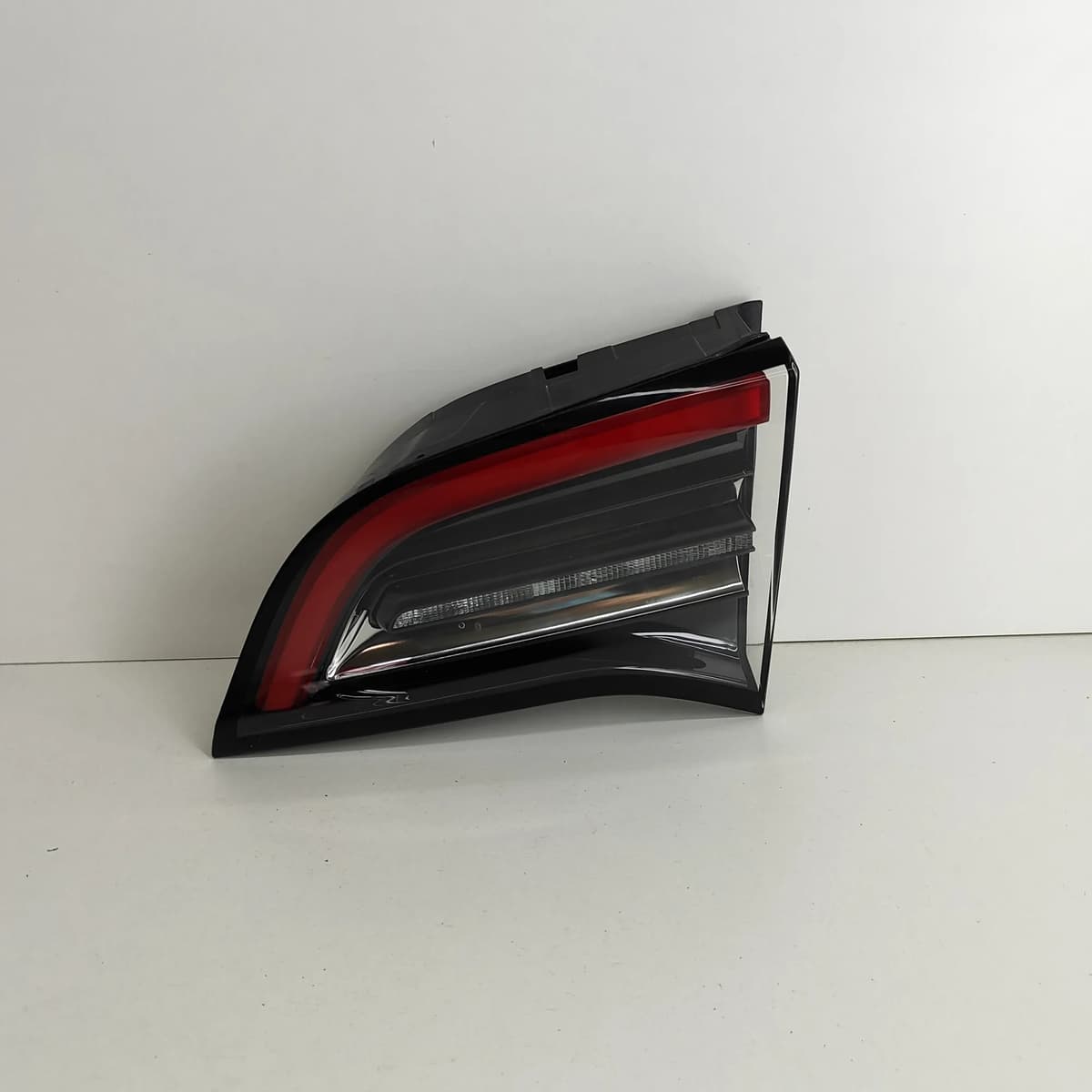 TESLA MODEL Y Right Side Tailgate Tail Light 1502089-00-C 2022 LHD 23786636