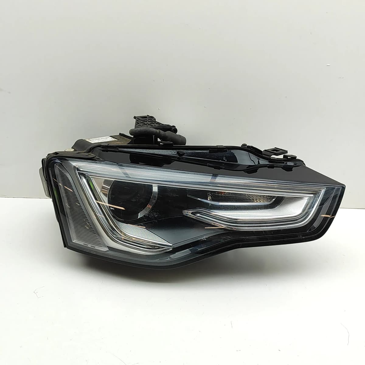 AUDI A5 Cabrio 8F7 Front Right Headlight RHD 8T0941006D 2.0d 130kw 24599563
