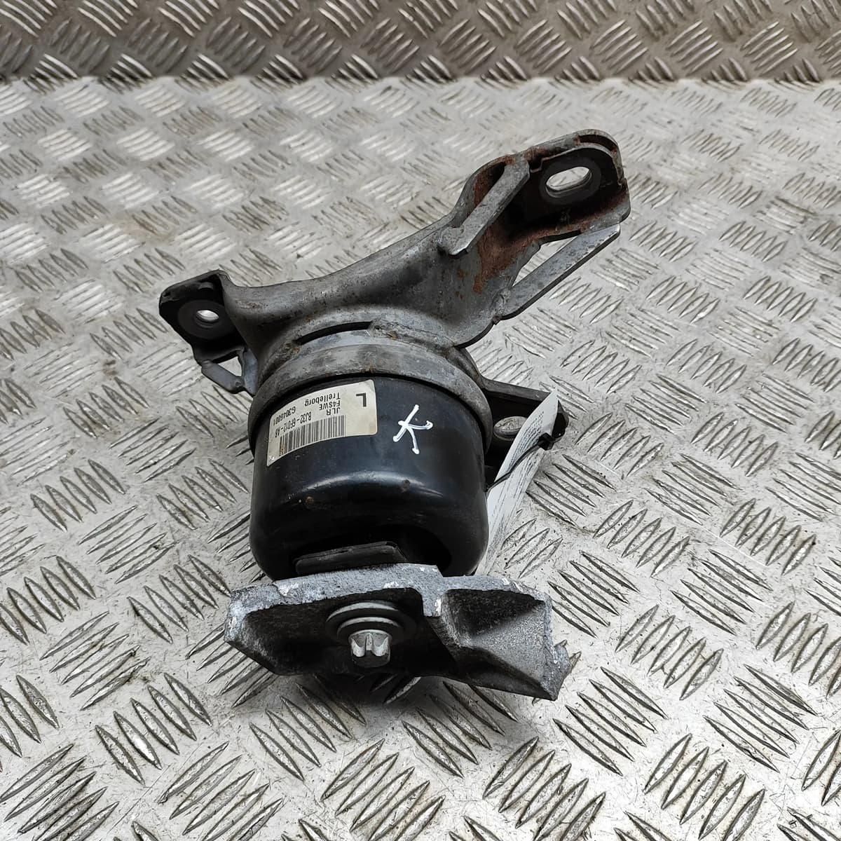 LR RR EVOQUE L538 Left Side Engine Mount BJ32-6F012-AB 2.2D 140kw 2012 24702753