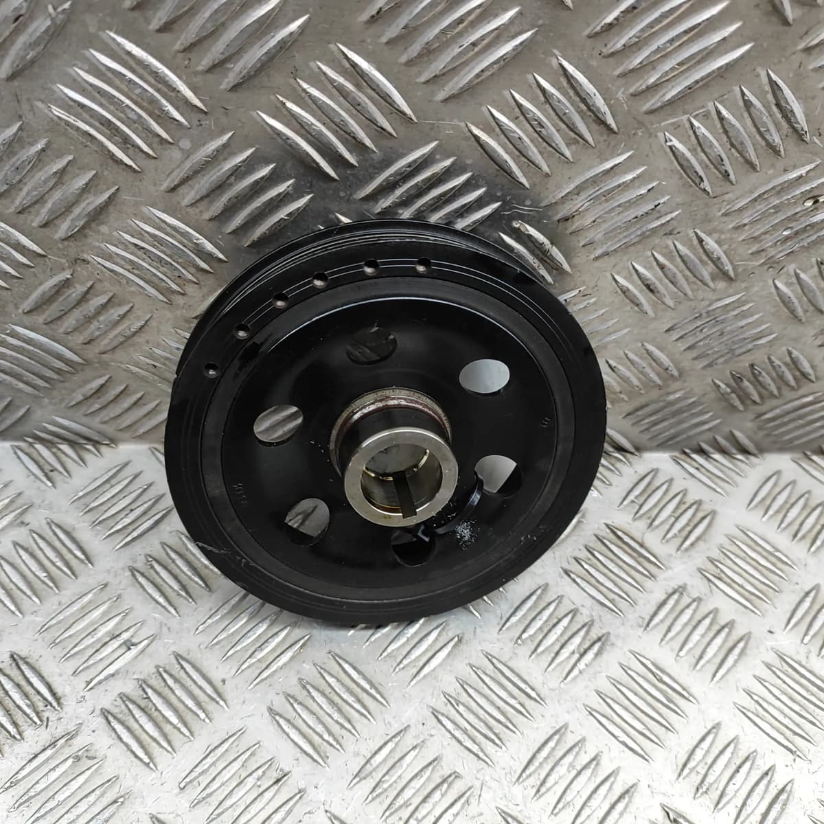 MERCEDES-BENZ CLA C117 Crankshaft Pulley A2700300503 1.6 Petrol 90kw 2014