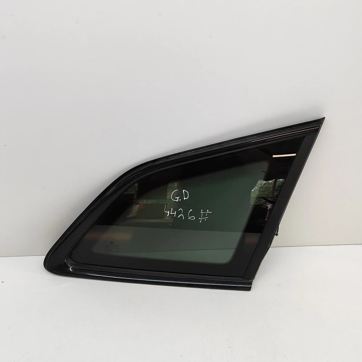 SKODA ENYAQ iV Rear Right Quarter Window Glass 5LG845298 2022 25221095