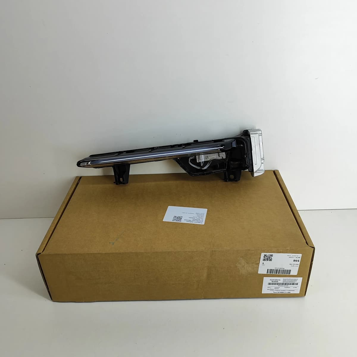 PORSCHE 911 992 Front Right Additional Light 992941312C 2019 25390569 NEW