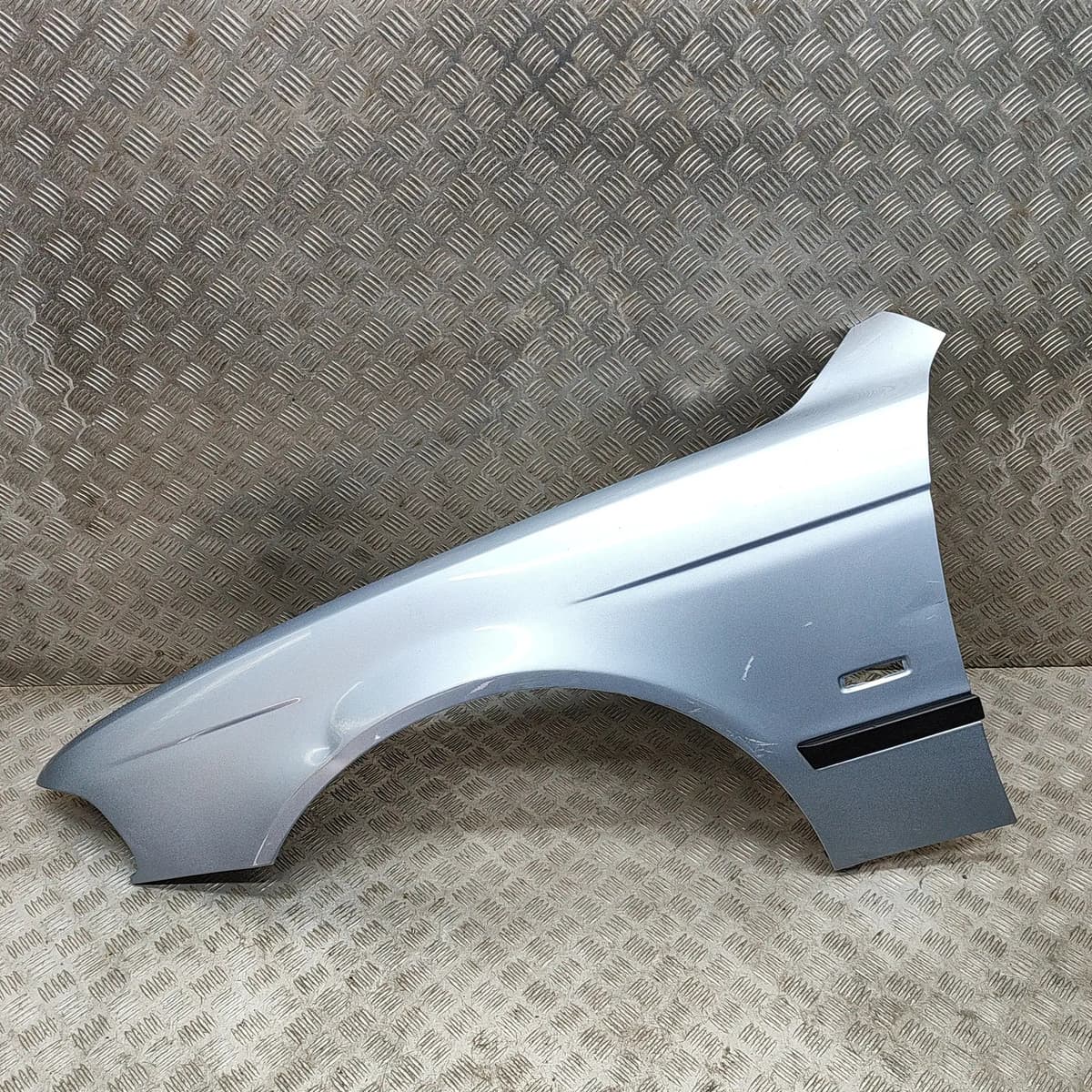 BMW 5 E39 M5 Front Left Fender 8162133 2001 425 25430553