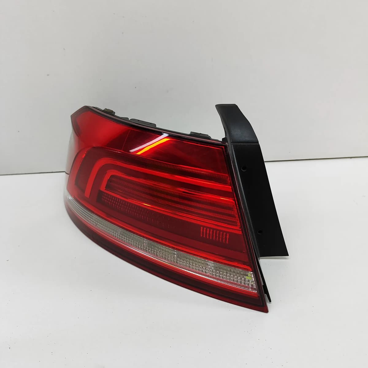 VOLKSWAGEN PASSAT B8 Rear Left Tail Light 3G5945095C 1.6D 88kw 2016 RHD 25434527