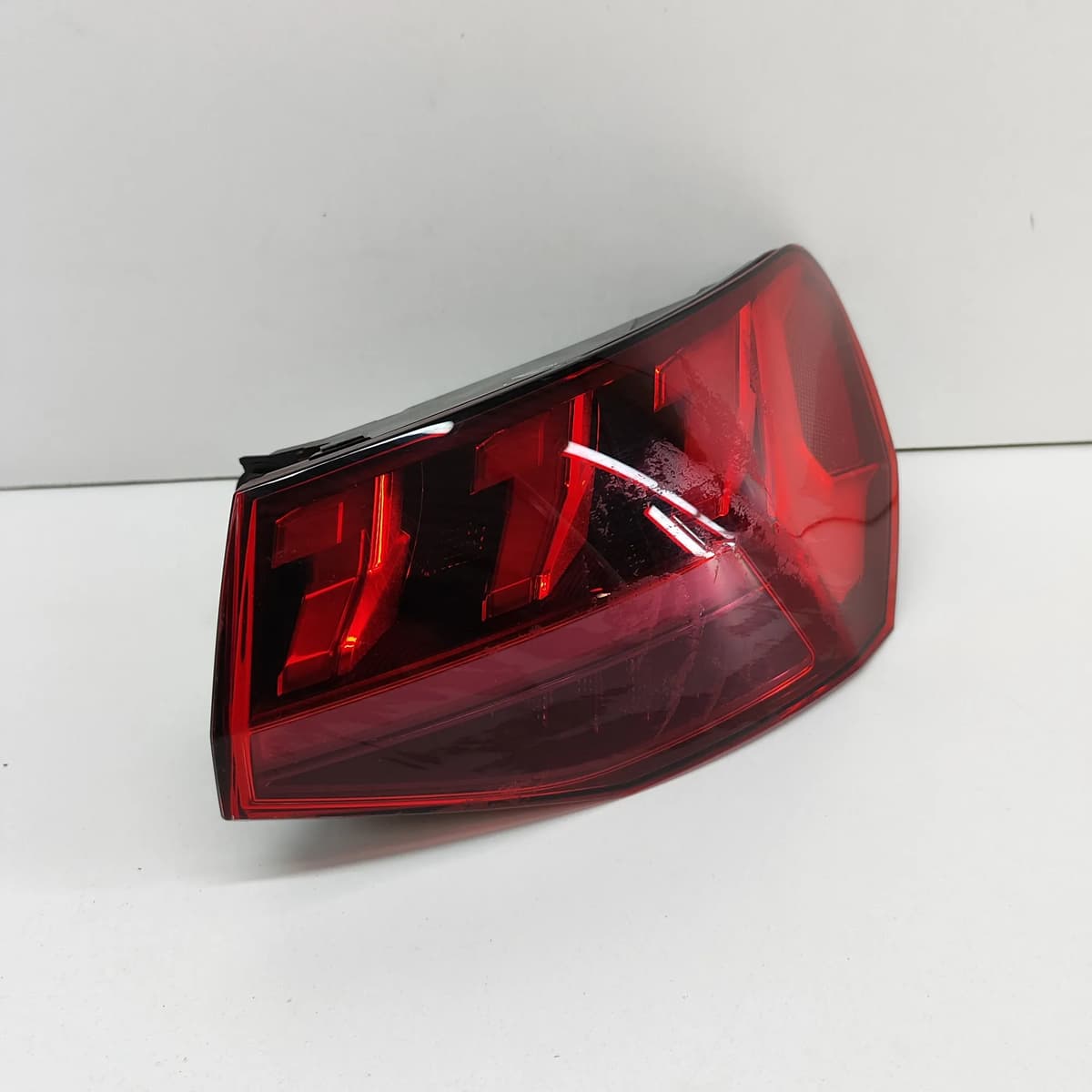 AUDI A3 Sportback 8Y Rear Right Tail Light 8Y0945208 1.0i 2023 RHD 25684554