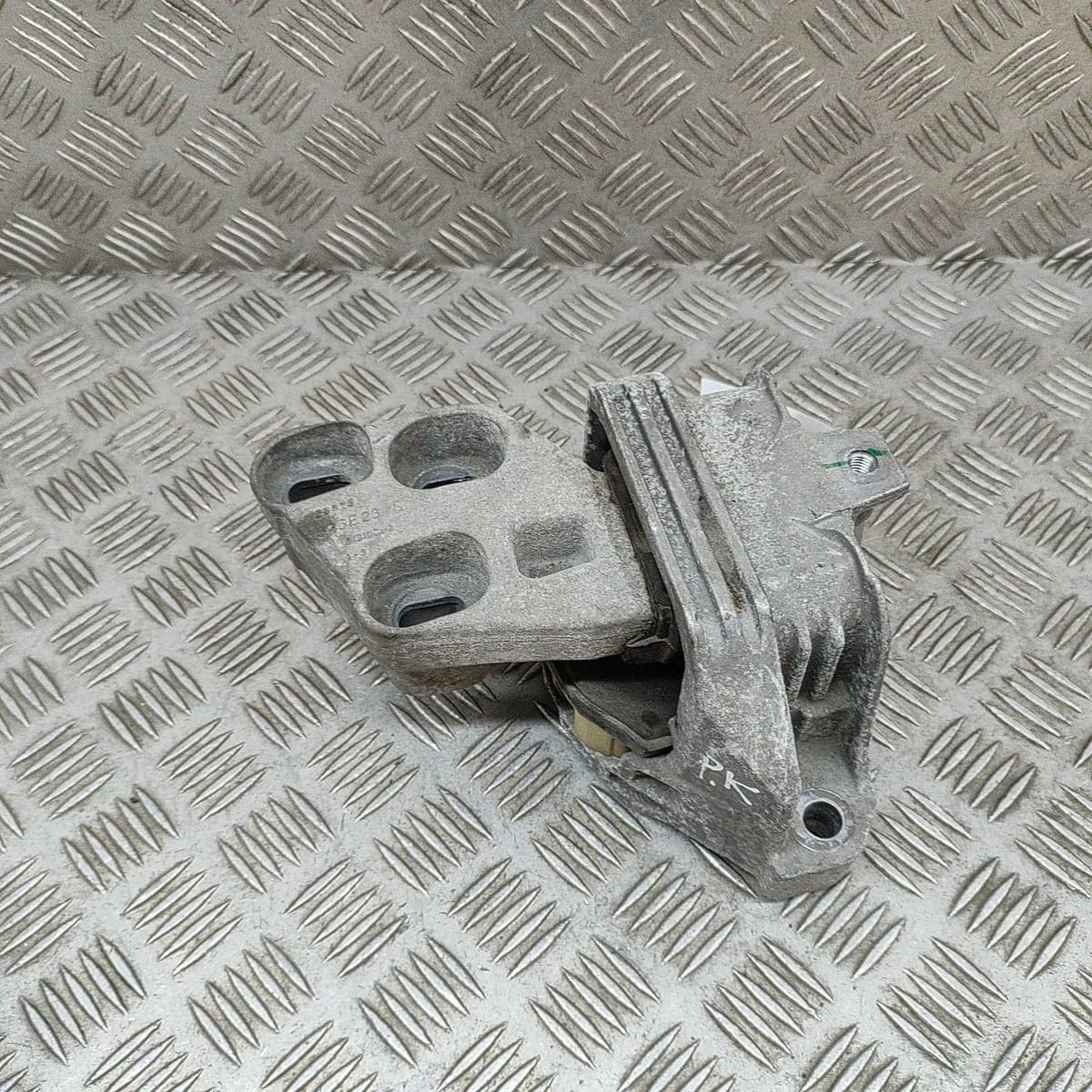 MERCEDES-BENZ CLA C117 Left Side Engine Mount A2462400617 2.1D 120kw 2013
