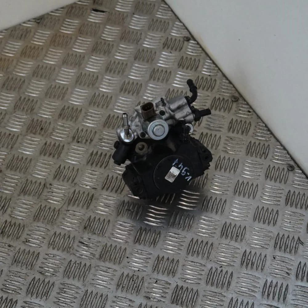 MERCEDES-BENZ C-CLASS W205 Fuel Pump 2.1 Diesel 150kw 2016