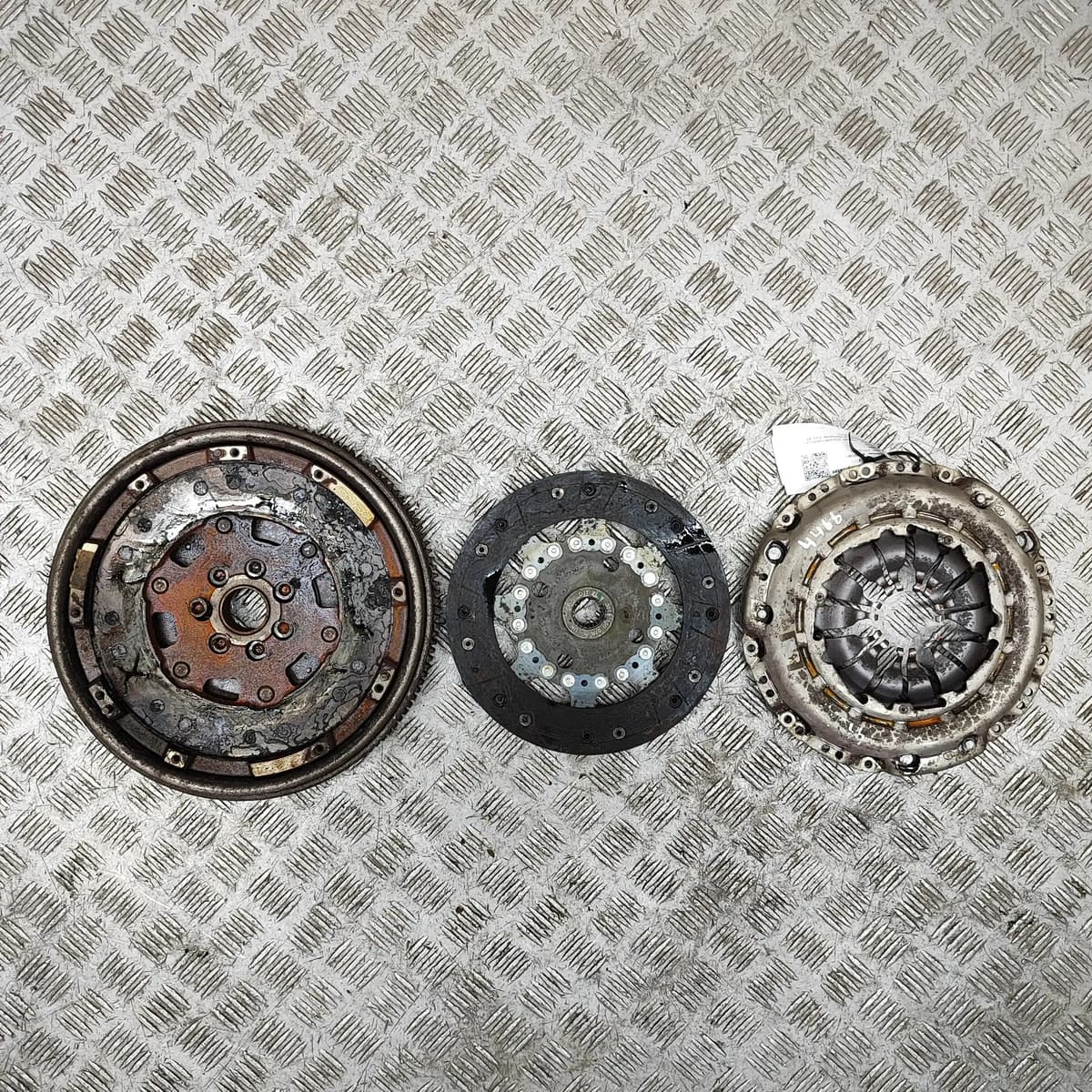 NISSAN PULSAR Hatchback C13 Clutch Kit 302107571R 1.5 Diesel 81kw 2016 25945123