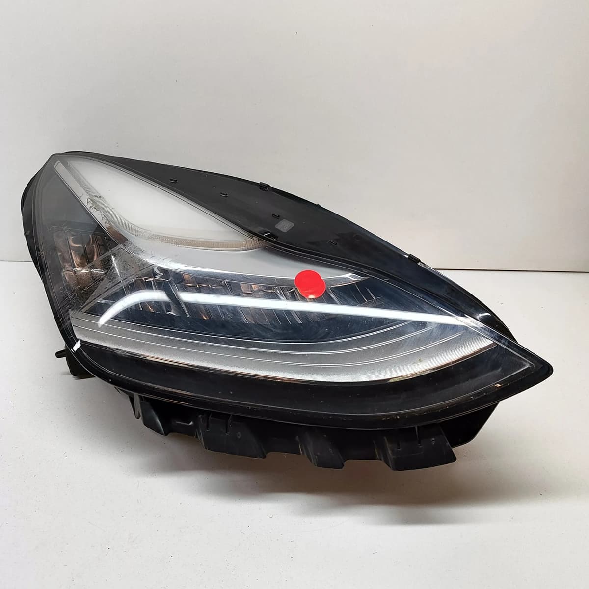 TESLA MODEL 3 2018 Front Right Headlight 1077372-00-I