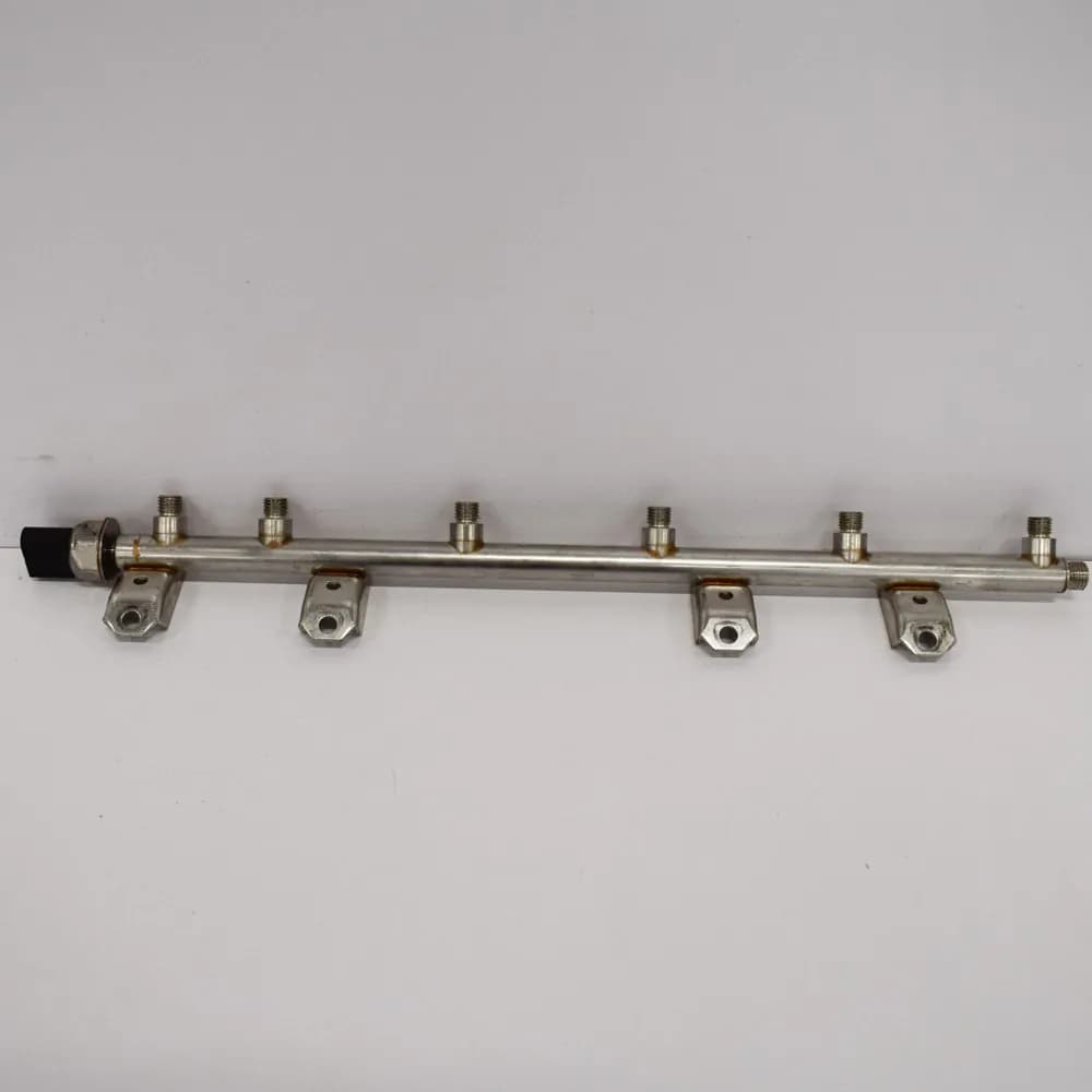 BMW 3 Series E90 Fuel Rail w/ Sensor 7535897 7537319 3.0 Petrol 2007