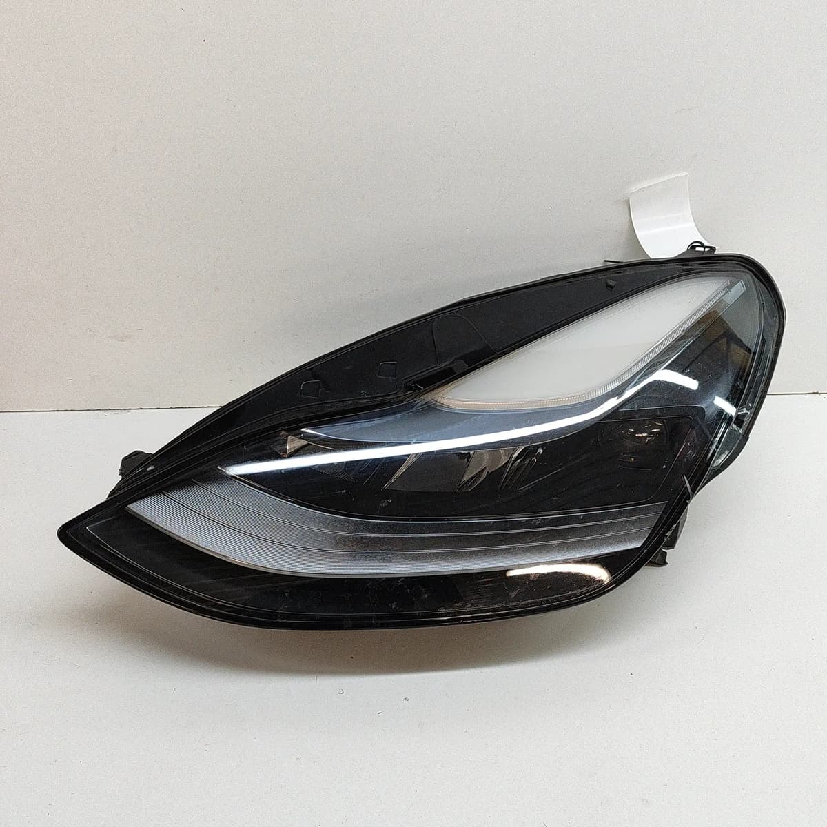 TESLA MODEL Y Front Left Headlight 1514952-00-D RHD 2022 26251455