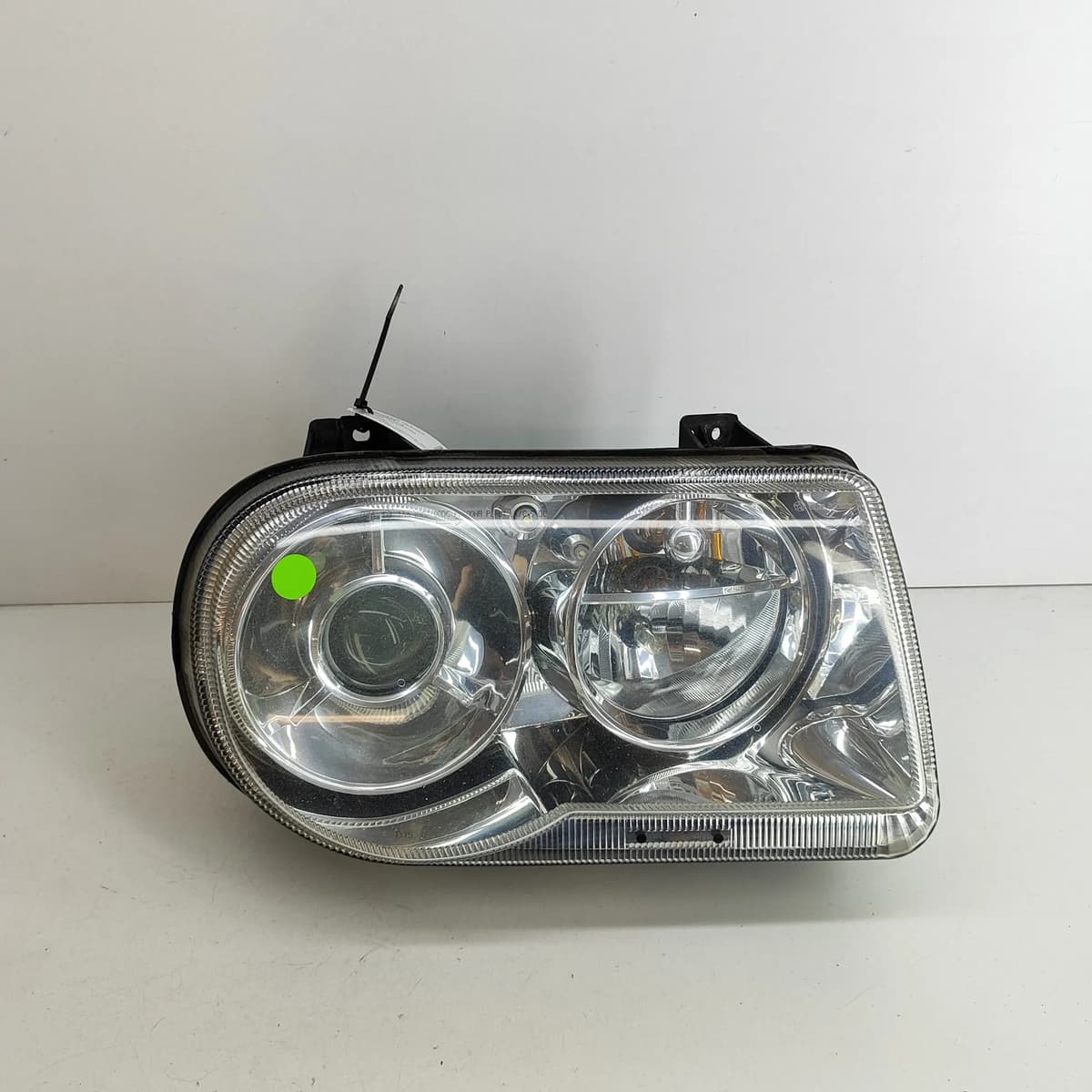 CHRYSLER 300 C MK1 Front Right Headlight 4806166AH 2008 RHD 26280774
