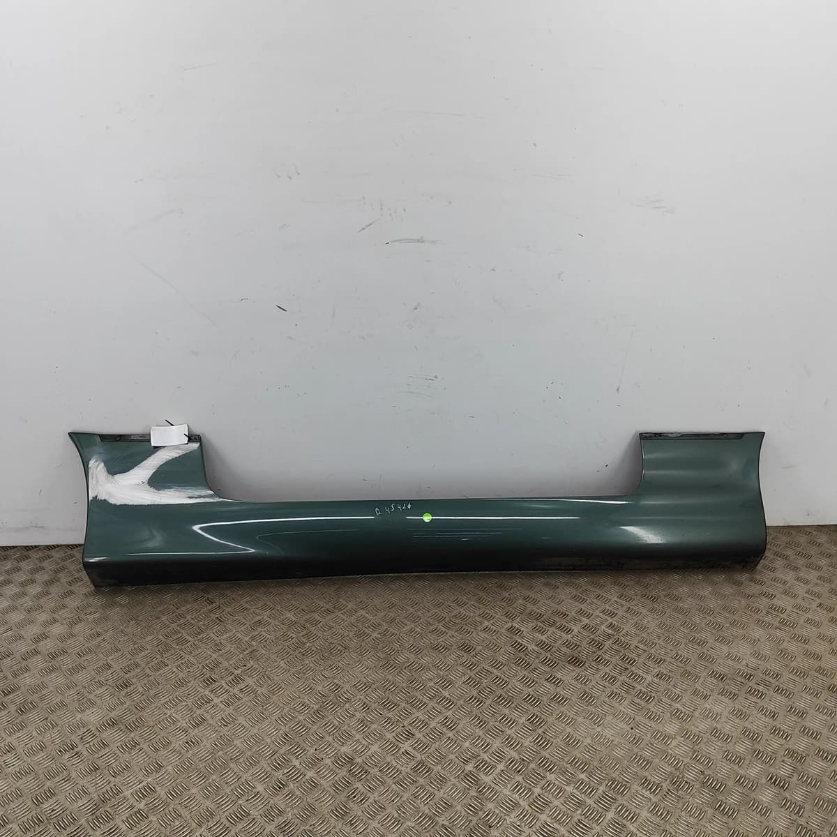ASTON MARTIN DB7 Coupe Right Side Plastic Sideskirt Cover 78-82443 1995 26324271