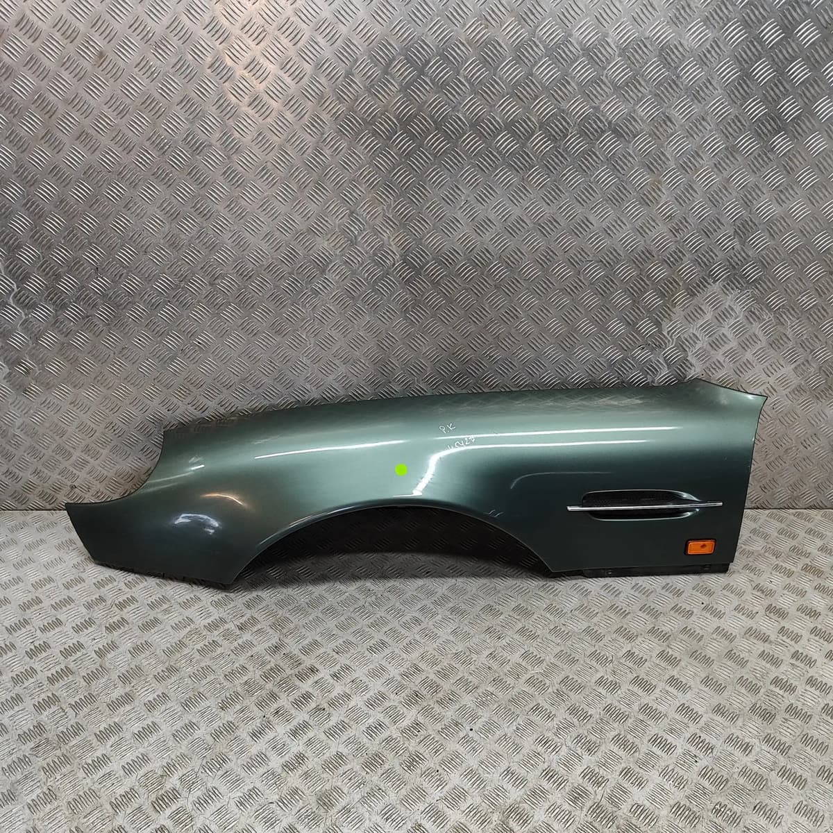 ASTON MARTIN DB7 Coupe Front Left Fender 62-122663-AB 1995 26324274