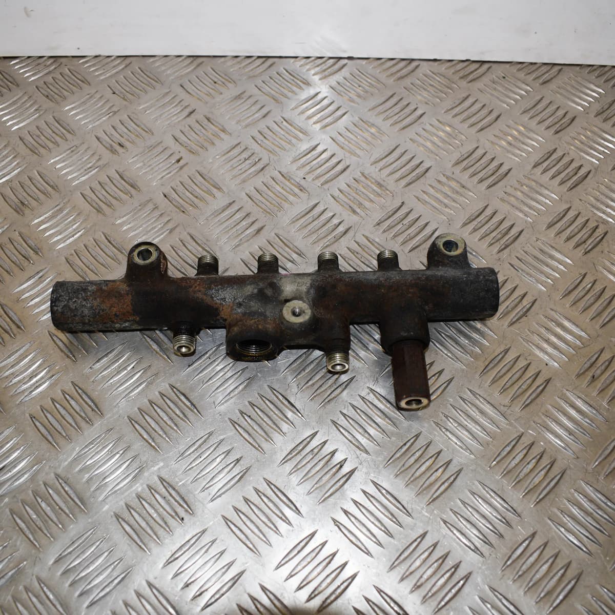 TOYOTA PREVIA XR30  Fuel Rail 1CD-FTV 2.0 Diesel 85kw 2003
