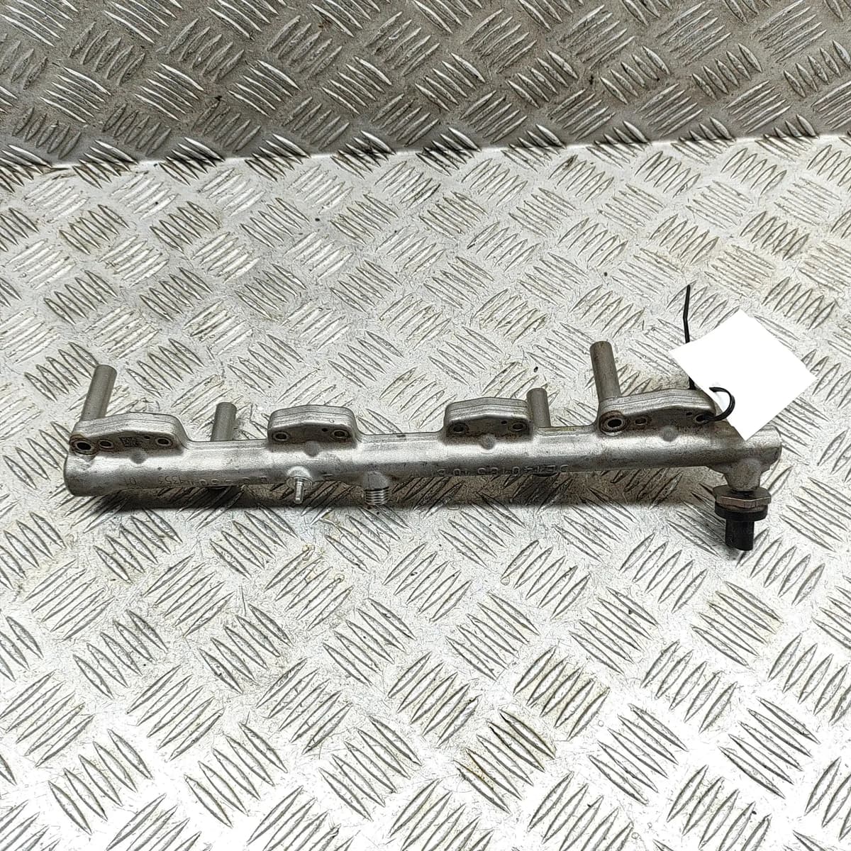 BMW 5 G30 Fuel Rail 8694198 2.0 Petrol 185kw 2019 26550820