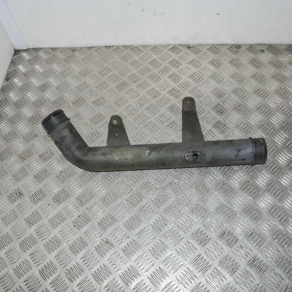 VOLKSWAGEN CRAFTER Left Side Intercooler Pipe Hose 2.5 TDI 100kw 9065080008 2009