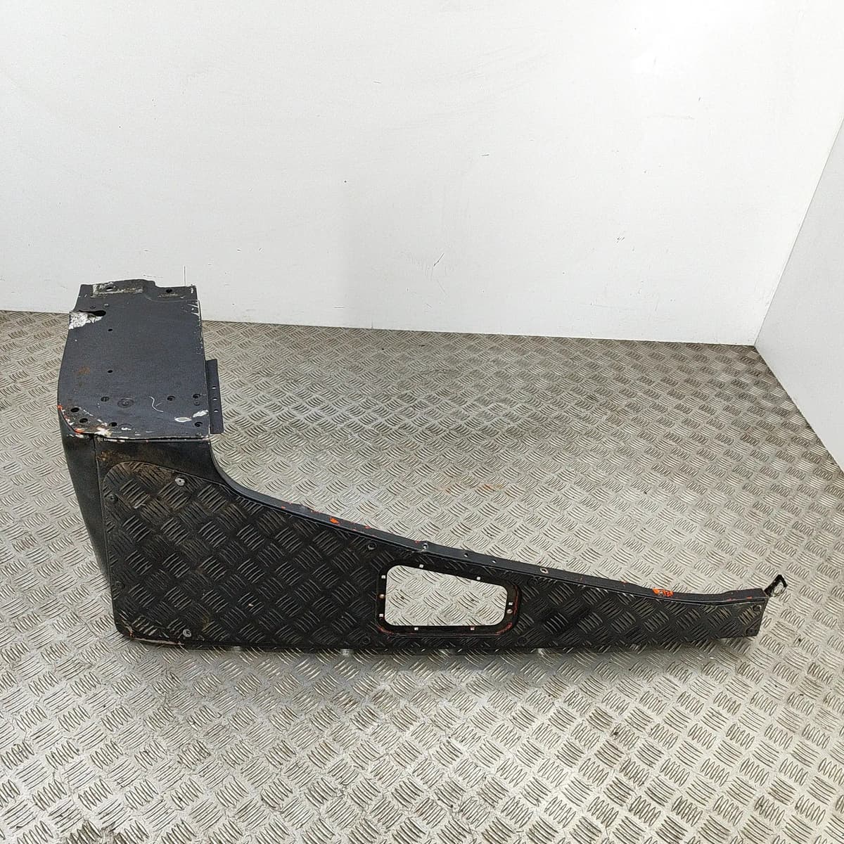 LAND ROVER DEFENDER L315 Front Left Fender Tread Plate STC60847 1998 27299309