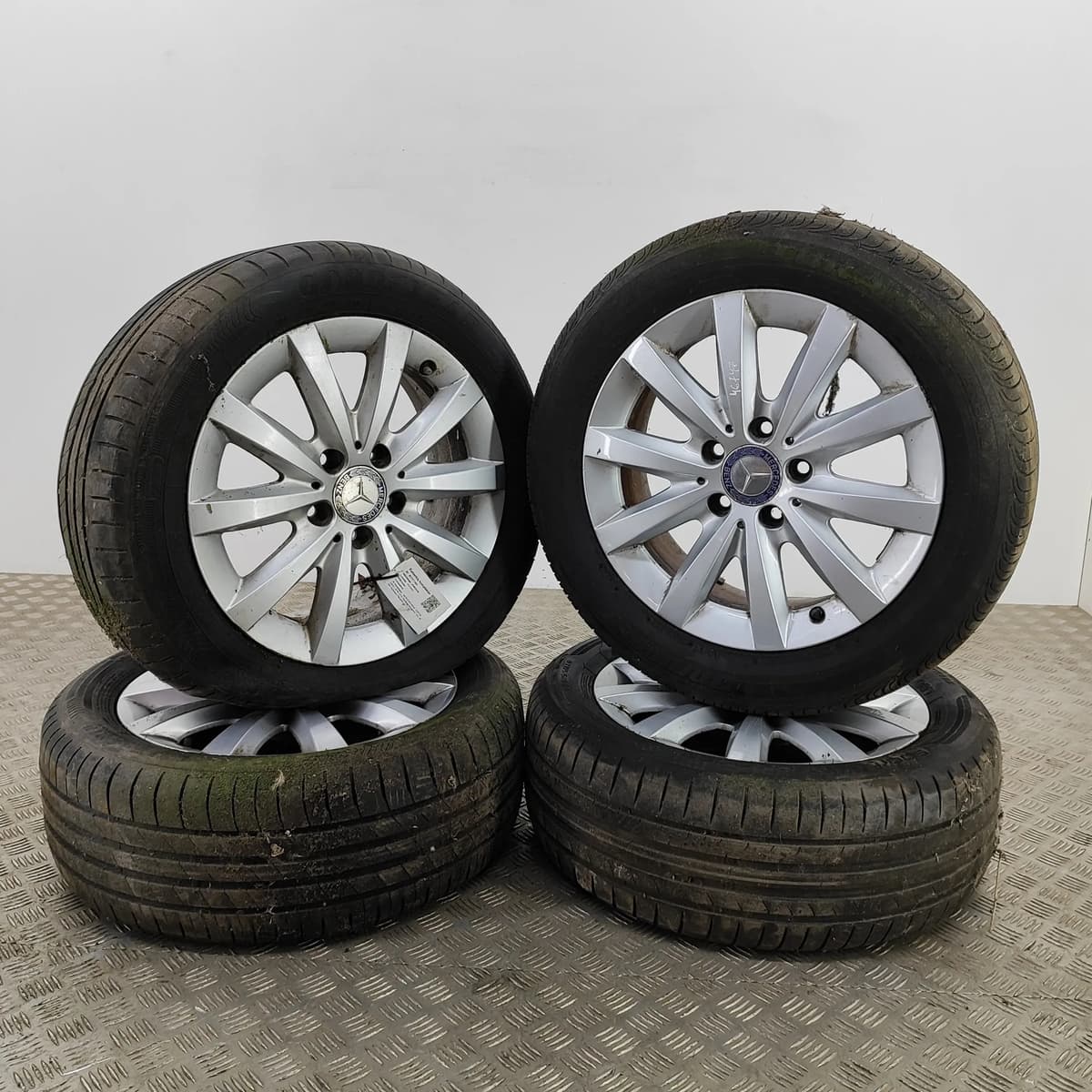 MERCEDES-BENZ A W176 Alloy Wheel Set 6.5Jx16 205/55R16 A2464010202 2016 27371564