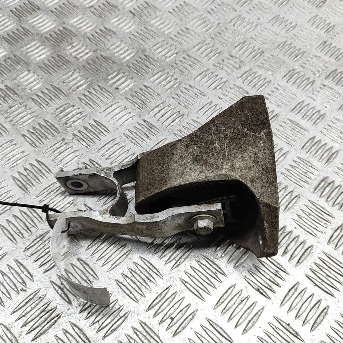 VOLVO XC90 T8 MK2 AWD Right Side Engine Mount 32139982 2.0 Hybrid 298kw 2021