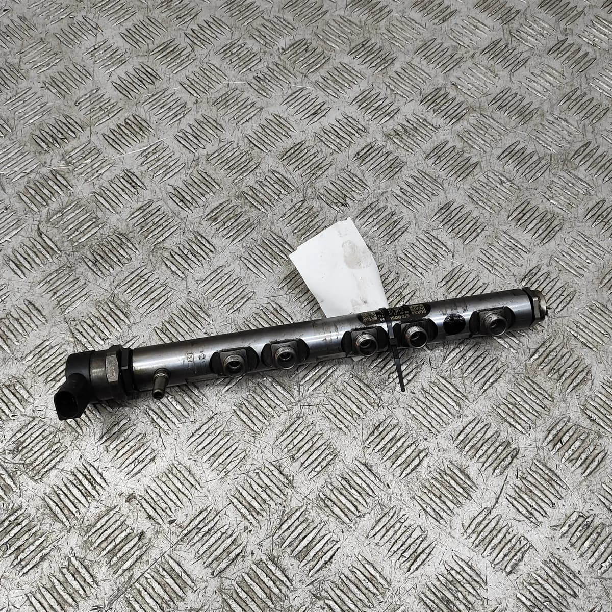 BMW 1 E87 Fuel Rail 7809128 2.0 Diesel 130kw 2003 28075550