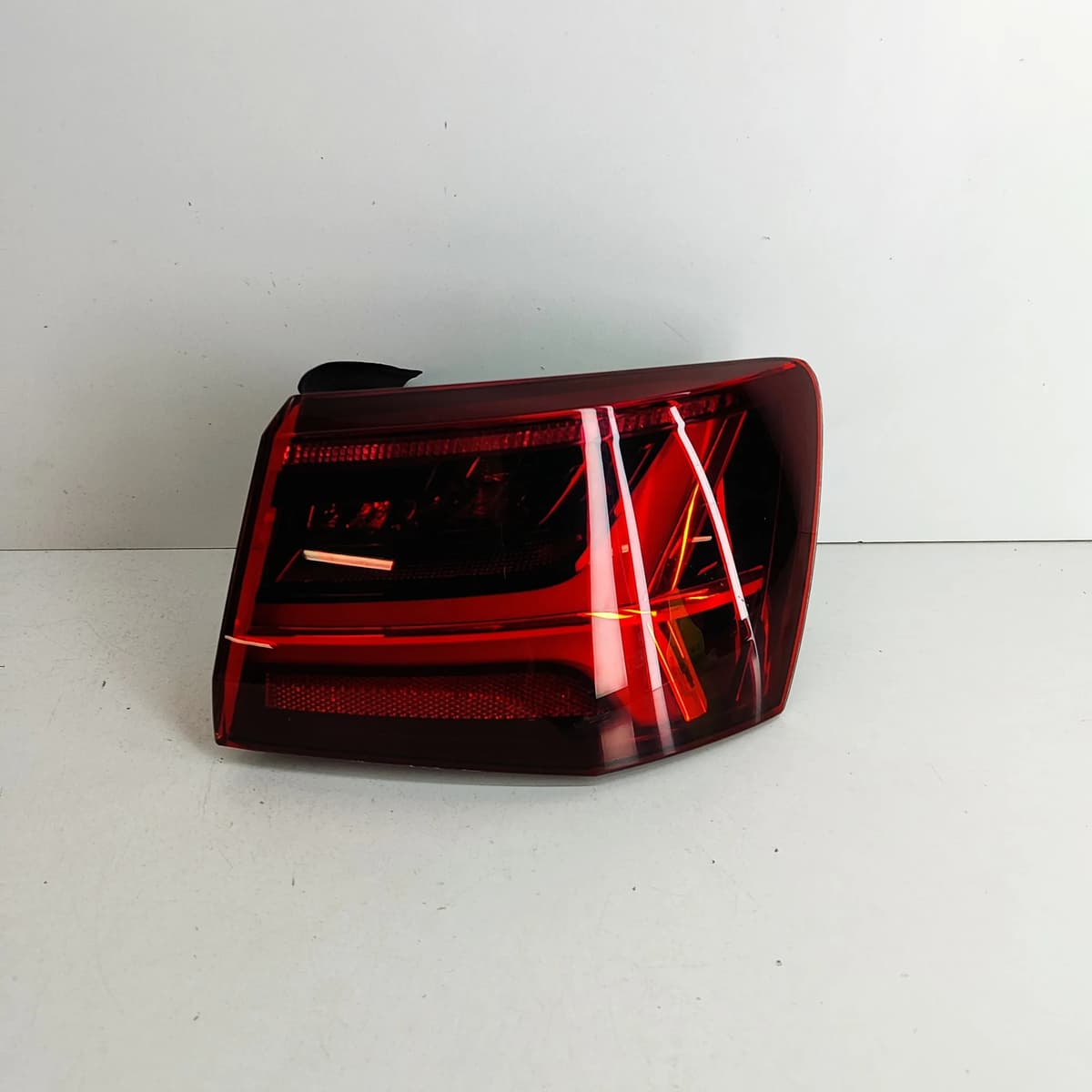 AUDI A6 Avant C7 Rear Right Tail Light RHD 4G9945096E 2.0 Diesel 2015 28223540