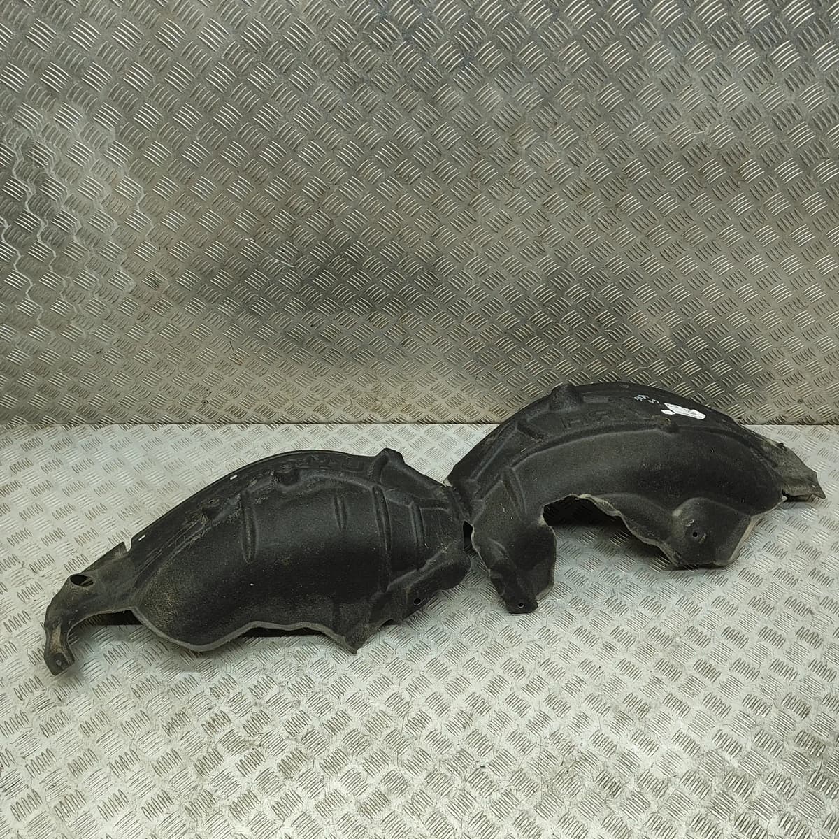 BMW iX1 U11 BEV Radkastenverkleidung hinten rechts 9465710 Strom 230kw 2024