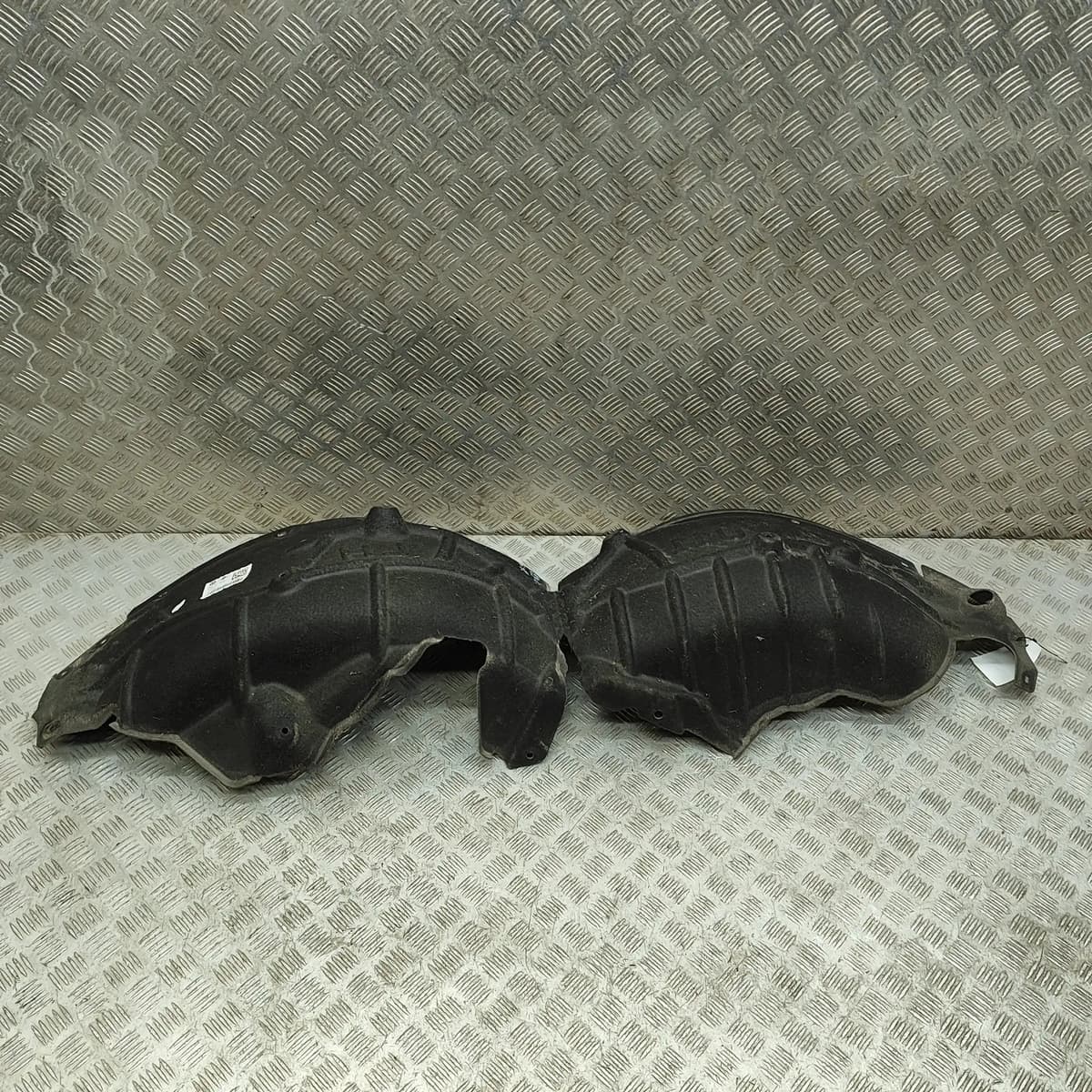 BMW iX1 U11 BEV Radkastenverkleidung hinten links 9465709 Strom 230kw 2024