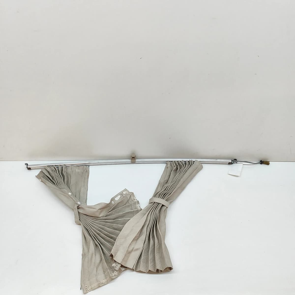 TOYOTA HIACE XH10 Rear Trunk Boot Lid Curtains 65980-26060-A0 2001 28443960