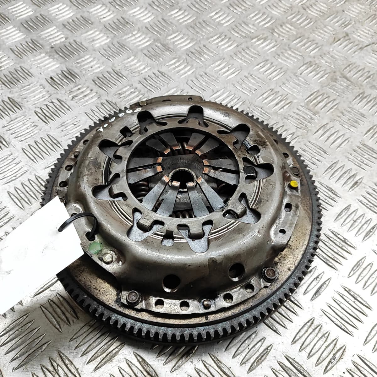 VOLKSWAGEN POLO MK3 9N Flywheel Clutch Kit 03D105333 1.2P 51kw 2008 28447139