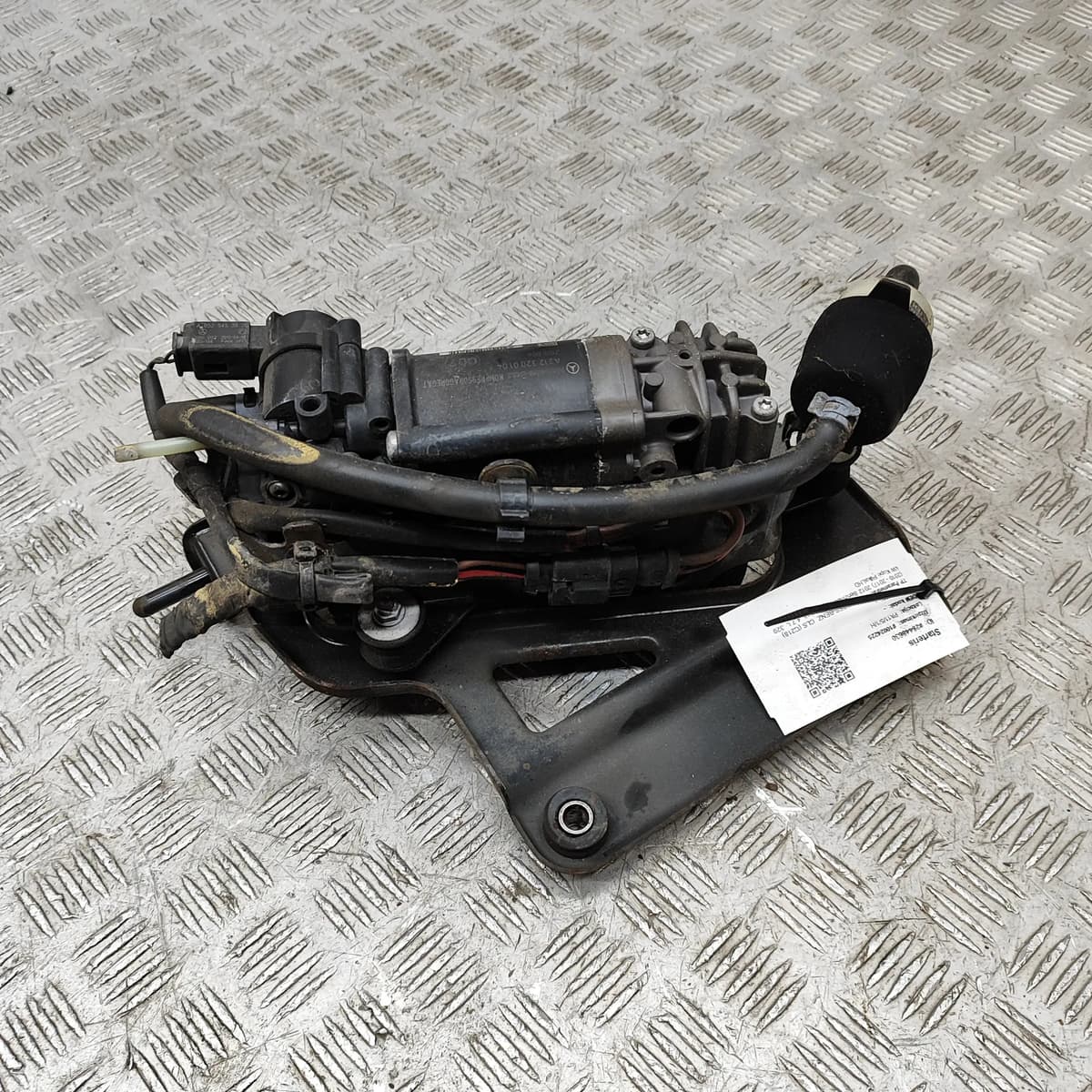 MERCEDES-BENZ CLS C218 Air Suspension Compressor A2123200104 4.7i 320kw 2012